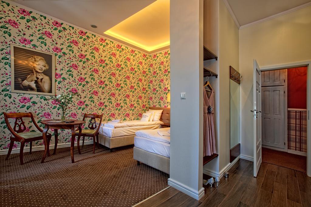 Stare Kino Cinema Residence Лодзь Экстерьер фото